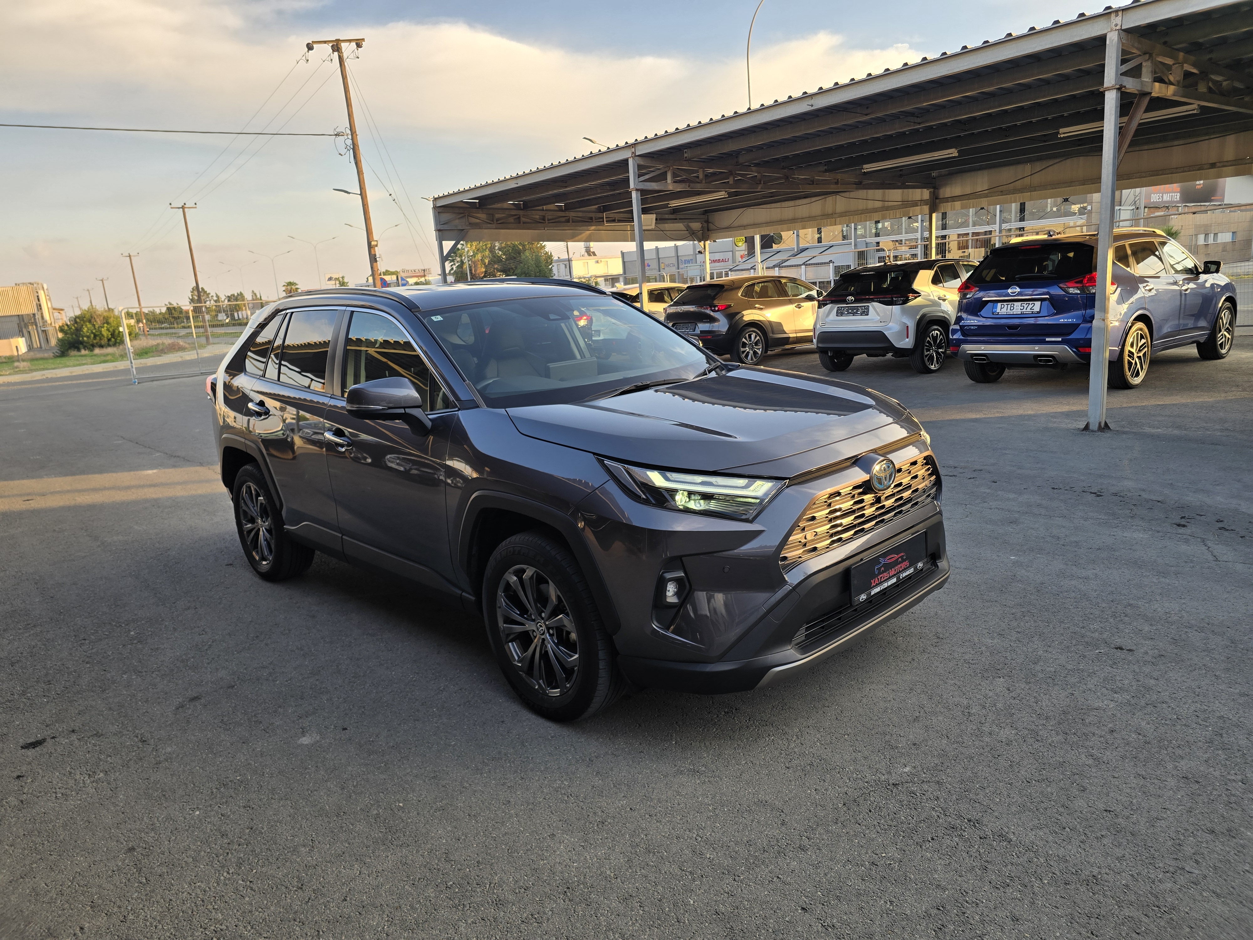 2024 Toyota RAV4 2.5 Hybrid AWD exterior